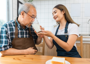 Top 3 sữa non cho người già nổi tiếng nhất hiện nay - Thời Báo Việt