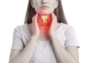 Cách kiểm tra bướu cổ tại nhà dễ thực hiện - Thời Báo Việt